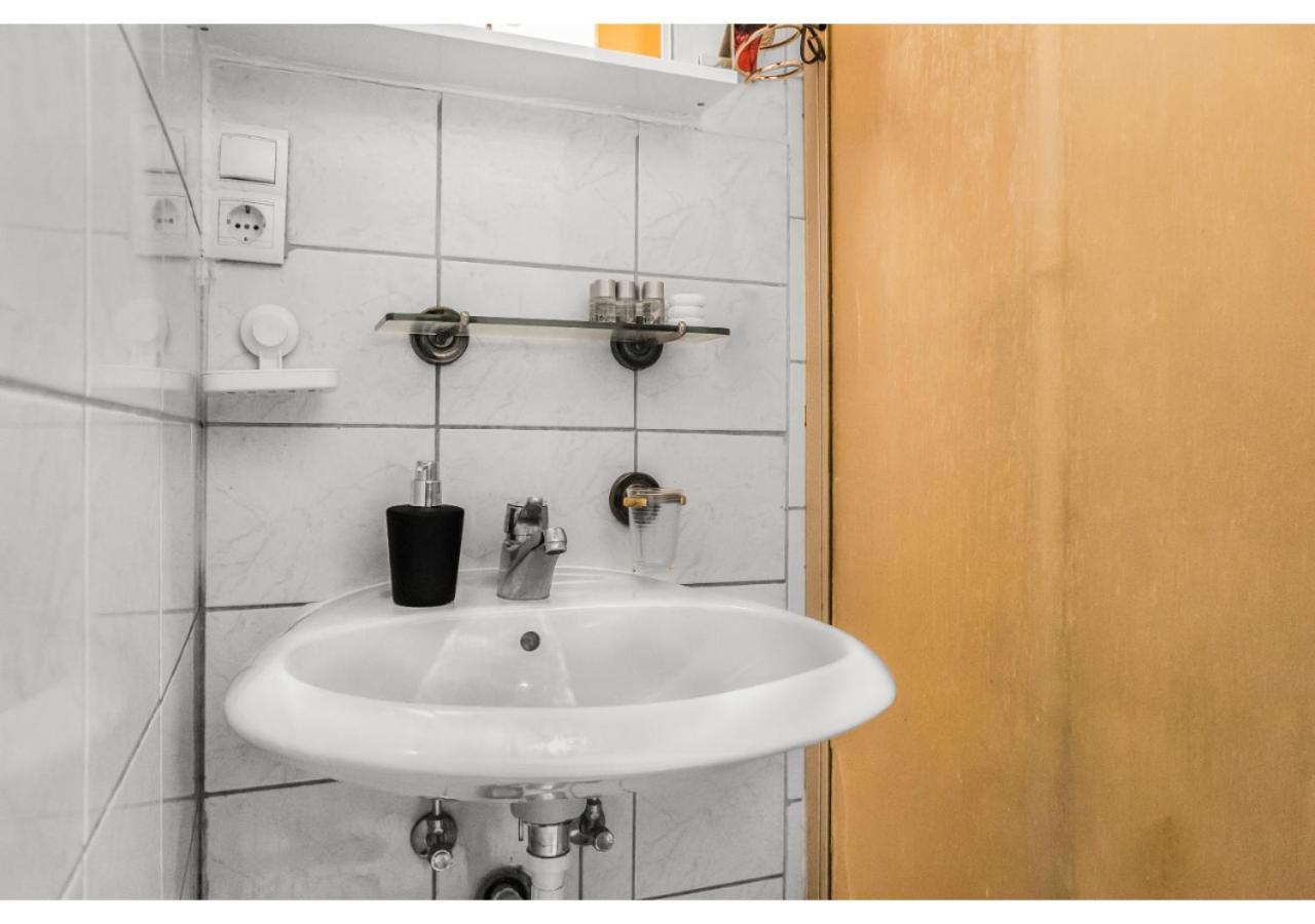 Welcoming 2Br Apt. Near Danube & Millenium Tower Wenen Buitenkant foto